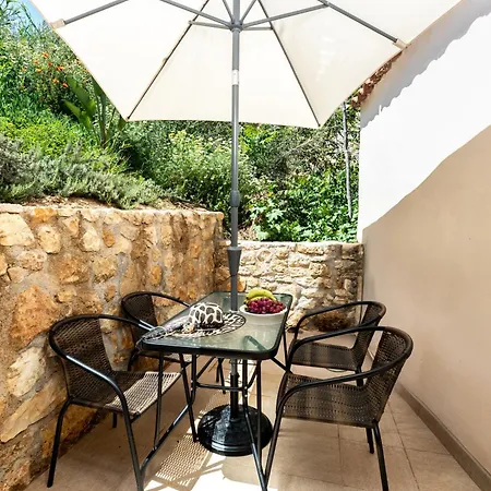 Amy's Little Gem Дом отдыха Ханья